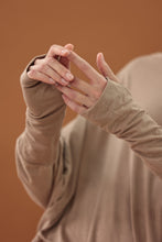 Cargar imagen en el visor de la galería, ENERGÍA DIVINA SHIRT - TRISKEL