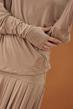 Cargar imagen en el visor de la galería, ENERGÍA DIVINA SHIRT - TRISKEL