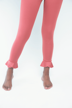 Cargar imagen en el visor de la galería, SEKMETH LEGGINGS - TRISKEL