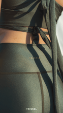 Cargar imagen en el visor de la galería, CAMELIA BASIC - TRISKEL
