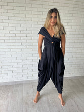 Cargar imagen en el visor de la galería, LUNA INVERTIDA JUMPSUIT - TRISKEL
