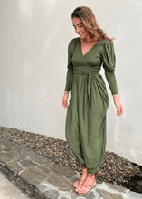 Cargar imagen en el visor de la galería, ME AMO - BLUSA - VERDE OLIVA - TRISKEL
