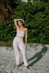 Pantalón yoga mujer Stillness Pant color baby pink Triskel Active