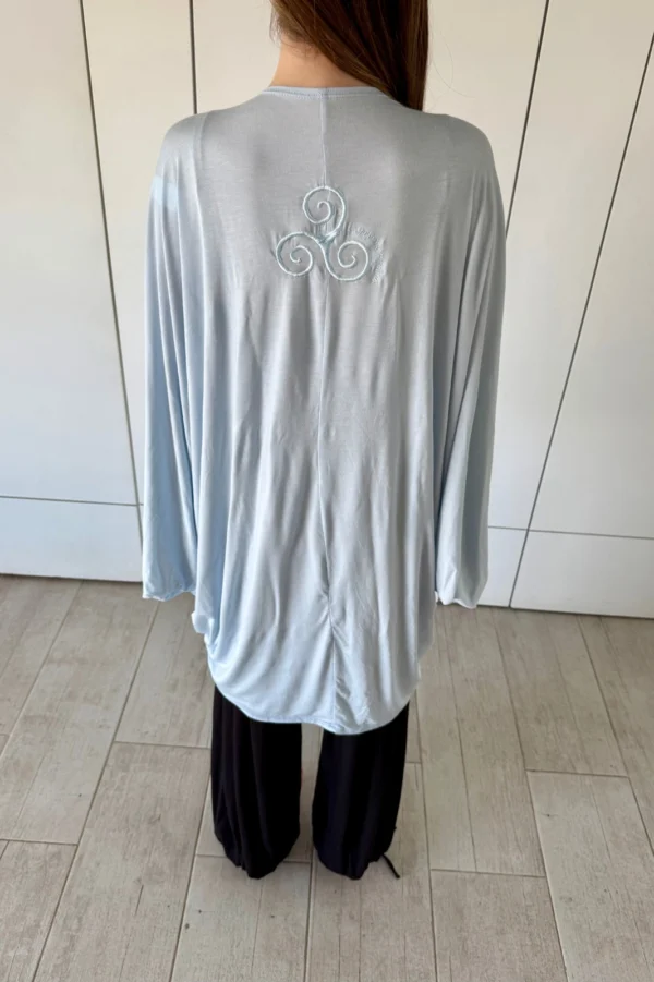 Vista posterior de Wisdom Cape Baby Blue para mujer